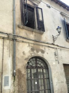 Tarquinia, va a fuoco stabile del centro storico: nessun ferito