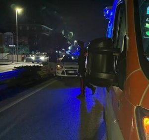 Fiumicino, scontro sulla strada dell’aeroporto: 50enne in codice rosso