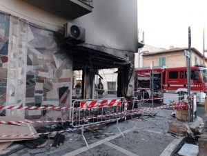 Santa Marinella, ipotesi cortocircuito per l’incendio del negozio