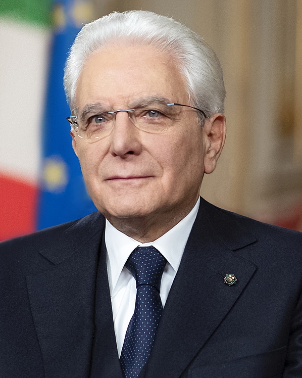 Si finge il nipote di Mattarella per farsi assumere al Gemelli, urologo denunciato