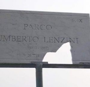 Roma – Vergognoso atto vandalico sulla targa dedicata a Lenzini, il secondo in poche ore