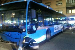 Roma, scontro tra mezzi Atac a Prati: tre passeggeri in codice giallo
