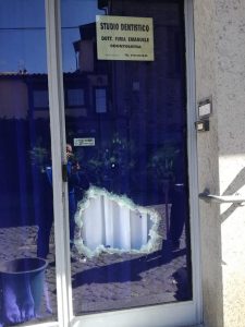 Atti vandalici, i cittadini esasperati: “Dobbiamo organizzarci da soli?”