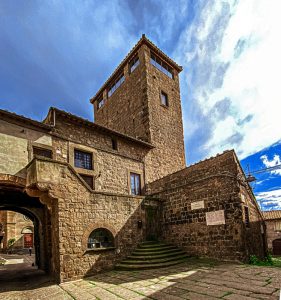 SpazioTempismo, nove artisti in mostra a Palazzo Scacciaricci