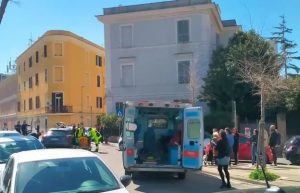 Civitavecchia, scontro fra auto al cavalcavia del Pincio: due feriti e traffico in tilt