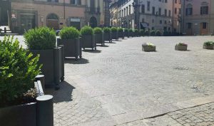 Viterbo – Fiera dell’Annunziata, ambulanti trovano spazi “occupati” dalle fioriere, attimi di rabbia