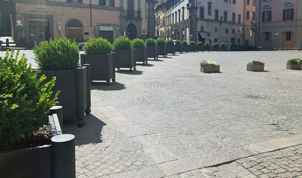 Viterbo – Fiera dell’Annunziata, ambulanti trovano spazi “occupati” dalle fioriere, attimi di rabbia