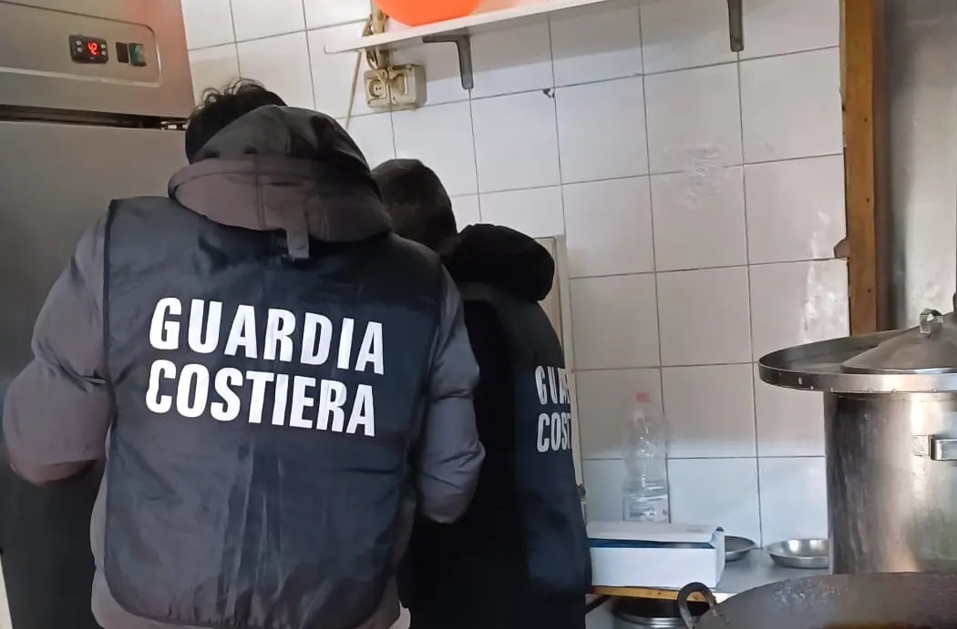 Sicurezza alimentare, la Guardia Costiera sequestra una tonnellata di prodotto ittico non a norma