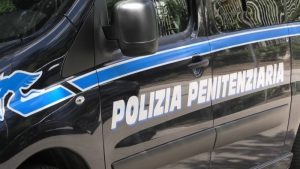Civitavecchia – Porta droga e cellulare al marito detenuto in carcere per rapina: denunciata