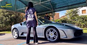 Latina, dalla Ferrari allo yacht: la Finanza sequestra 7 milioni di beni a un imprenditore indagato per evasione