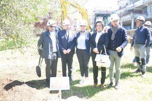 Giornata sicurezza sul lavoro,un leccio e una targa per Franco Flavio Visinoni e una panchina per le morti bianche