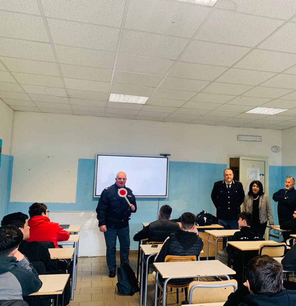 L’istituto Orioli di Viterbo incontra la polizia postale