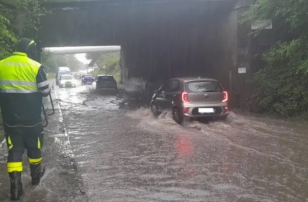 Cerveteri, si allagano il cavalcavia dello Statua e l’Isola ecologica: interviene la Protezione Civile
