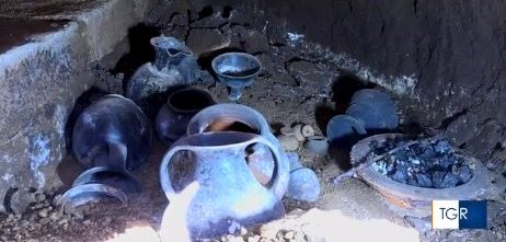 Straordinaria scoperta a Vulci, aperta una tomba etrusca intatta