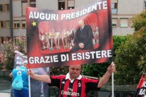 Berlusconi, dai pompelmi all’acqua santa: 45 giorni di omaggi e ‘processione’ supporter