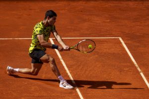 Tennis. ATP Madrid: Alcaraz a vele spiegate, batte Khachanov e vola in semifinale