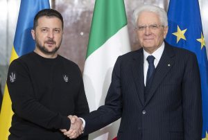 Mattarella al presidente ucraino “La pace non deve essere una resa”