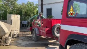 Proseguono operazioni di prosciugamento e rimozione del fango a Faenza