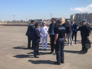 Civitavecchia, visita a sorpresa del ministro Giorgetti al porto