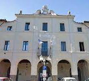 Vignanello: Fdi prende le distanze da Pietro Paolo Anselmi ma non da Grattarola. A chi va il voto di destra?