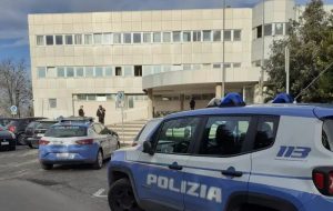 Civitavecchia, allarme bomba al tribunale: edificio evacuato
