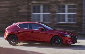 Motori. Mazda3 2024, ancora più sicura e connessa con rinnovata eleganza