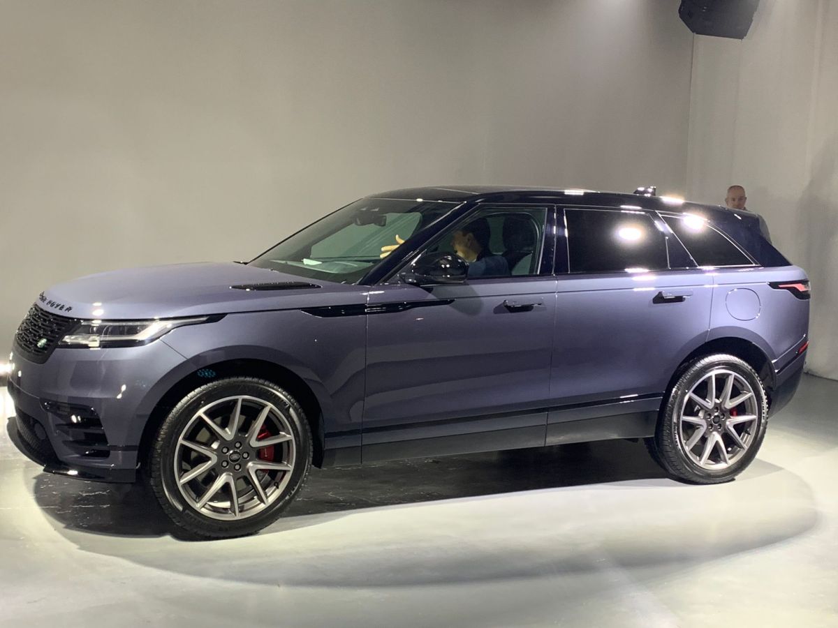 Motori, ecco la nuova Ranger Rover Velar: design ed efficienza