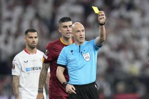 Europa League. Tensione all’aeroporto di Budapest: tifosi romanisti contro Taylor