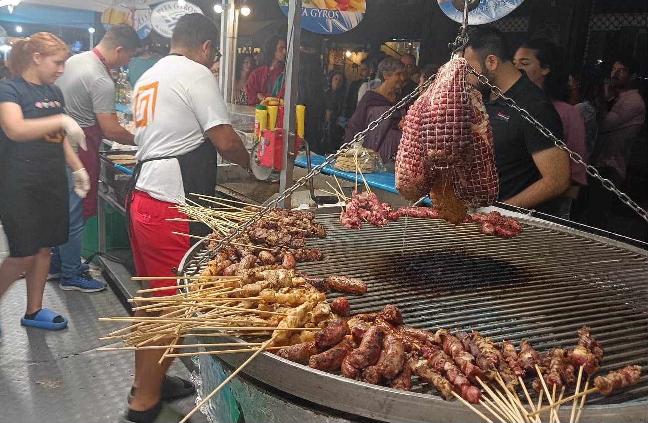 Viterbo – Tutti in piazza ad assaggiare il cibo del mondo, esaurita la prima serata