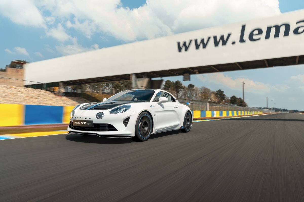 Motori. Alpine A110 R Le Mans: 100 unità per il centenario della 24 Ore