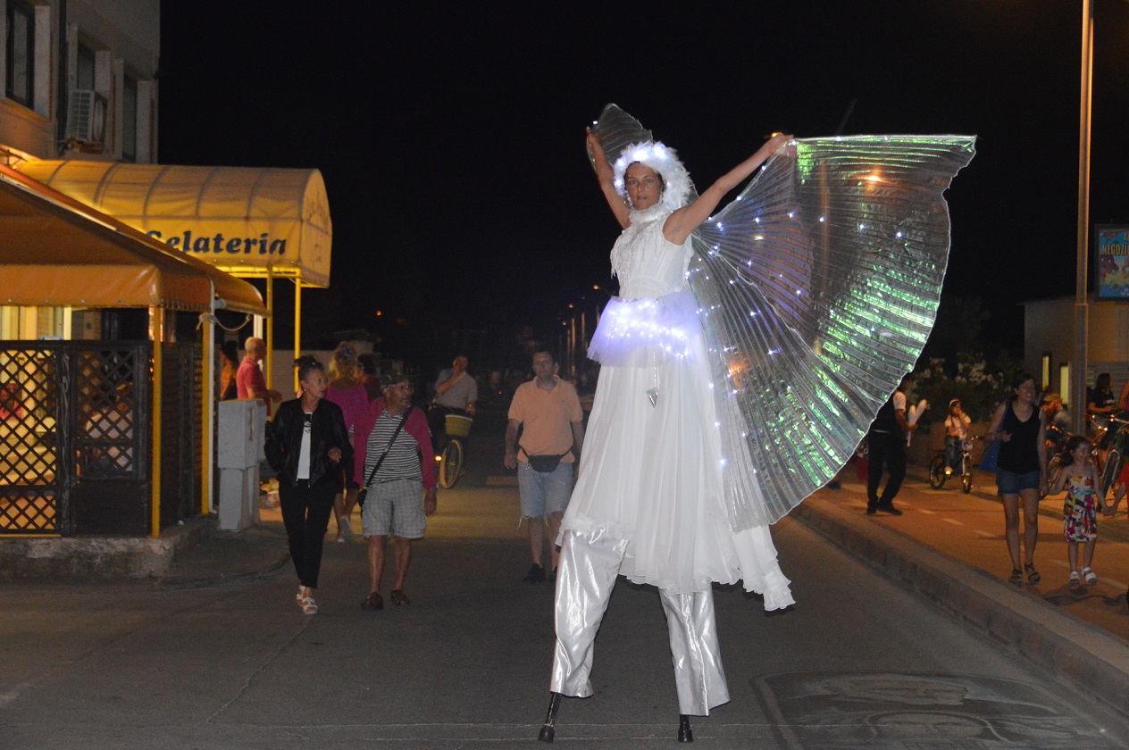 Sul lungomare di Tarquinia arrivano gli artisti di strada