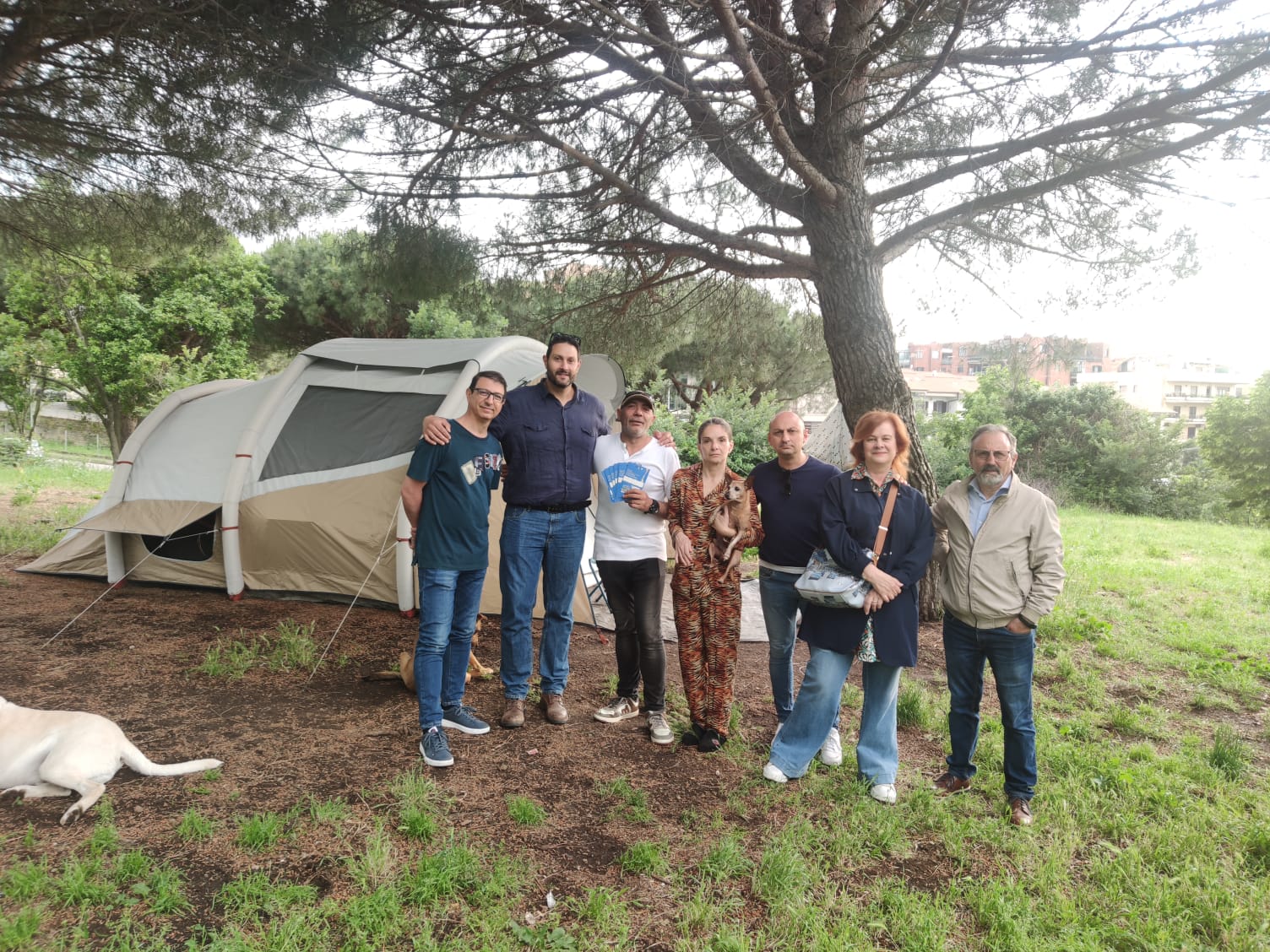 Viterbo – La Tuscia nel Cuore in aiuto di Elvira e Andrea, la coppia che vive in tenda da un anno