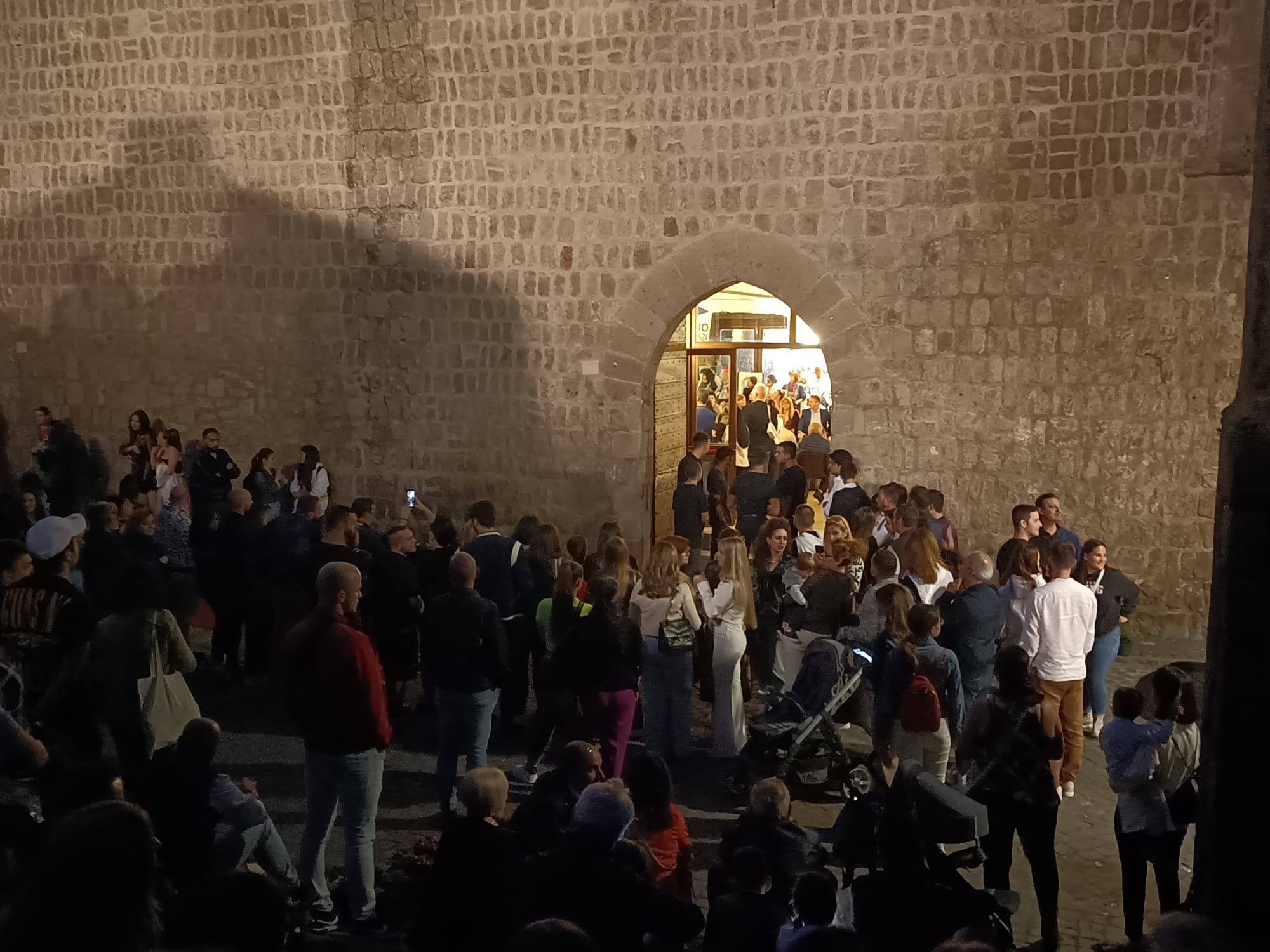 Moda e eleganza: la sfilata dell’istituto Orioli al Palazzo dei Papi