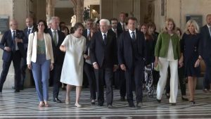 Mattarella e Macron al Louvre inaugurano mostra “Napoli a Parigi”