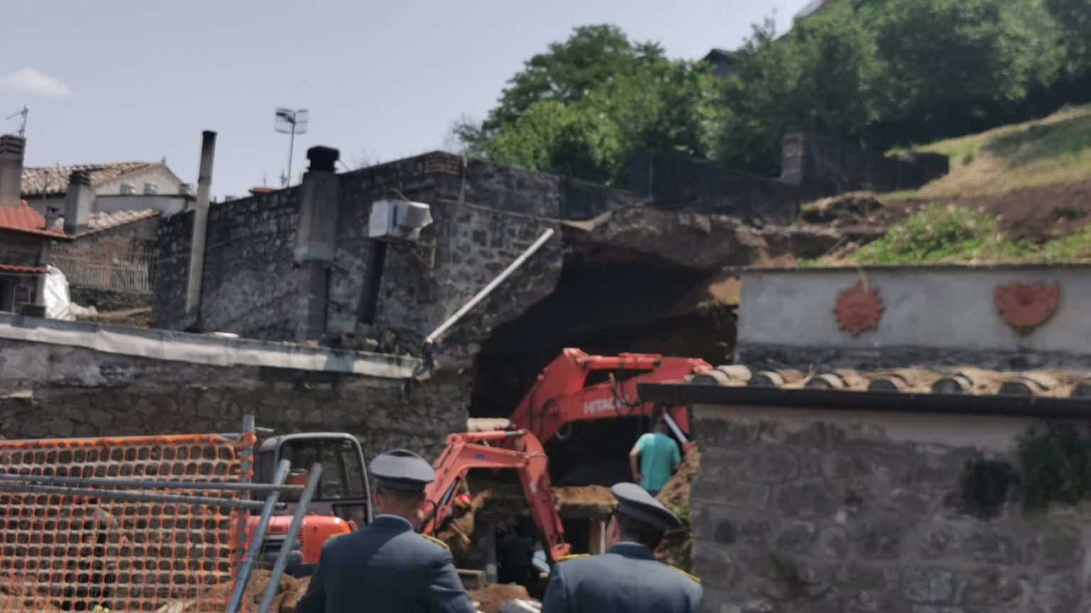 Montefiascone – Crolla costone su una cantina, muore Paolo Morincasa