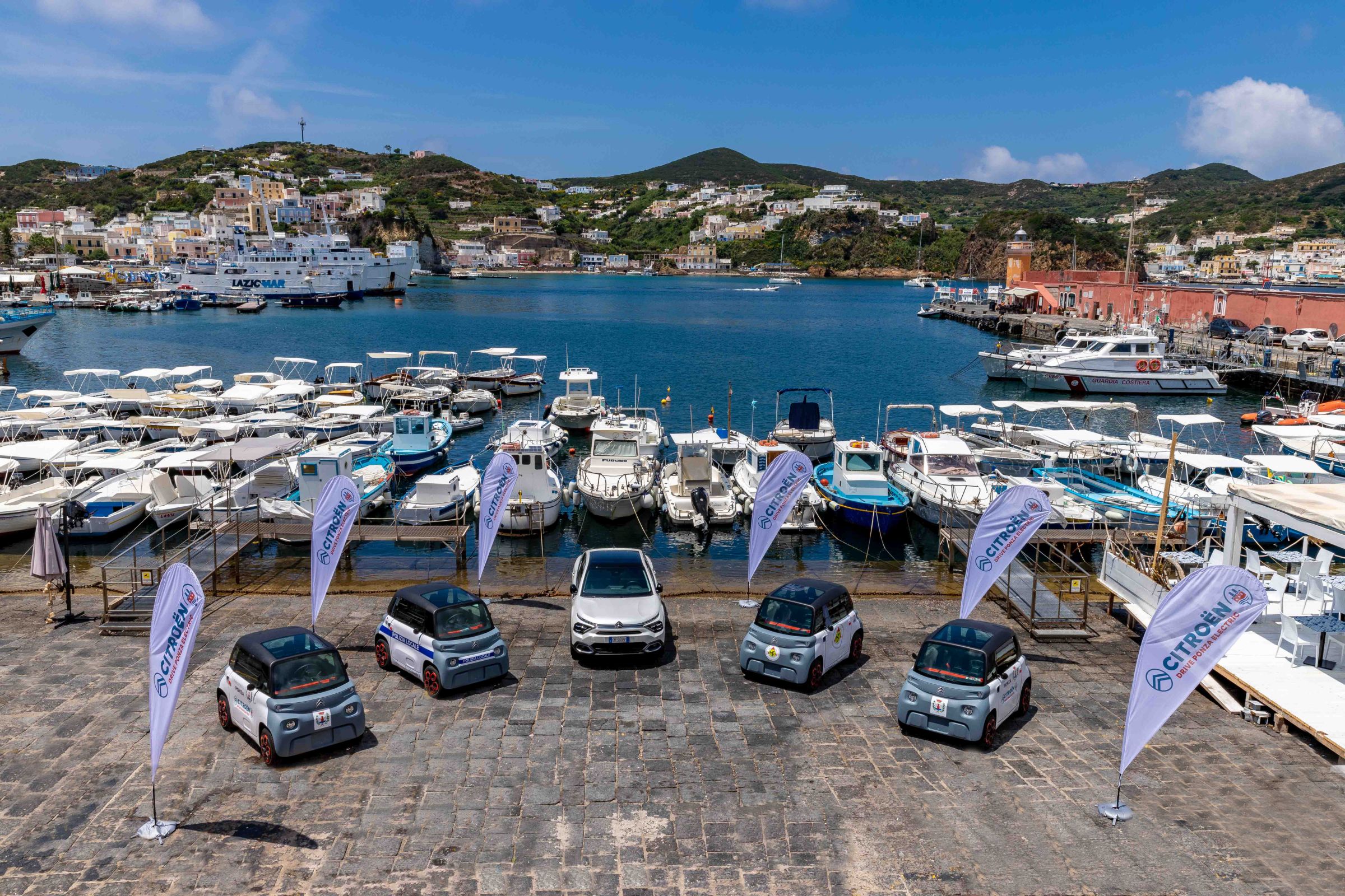 Motori. Citroen porta la mobilità a Ponza con Ami e E-C4 X