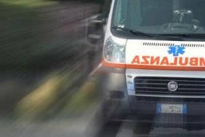Incidente Roma, moto contro furgone: un morto e un ferito a Pomezia