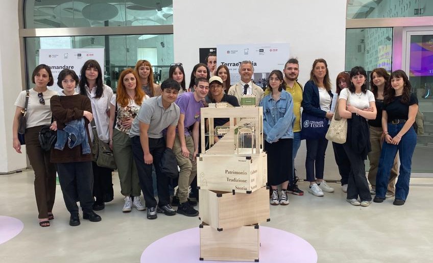 Viterbo – Studenti creano scatolina souvenir e vincono Lazio Contemporaneo