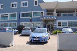 Roma – Clandestini giunti in Italia con documenti contraffatti su voli di linea da Malta. Arrestato trafficante