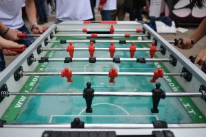 Castelforte, sindaco contro il calcio-balilla: vietato giocare dopo le 22 (e da ottobre dopo le 20)
