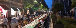 Viterbo abbraccia la solidarietà e la voglia di stare insieme, tutto esaurito per la grande cena “cittadina”