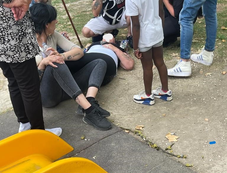 Panico ai giardini pubblici di Montefiascone, ramo si stacca da un albero e la colpisce in pieno