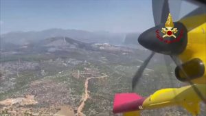 Emergenza incendi boschivi in Grecia, le immagini