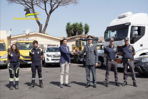 Regione Lazio – Guardia di Finanza dona autobotte e benzina dei contrabbandieri alla Protezione civile