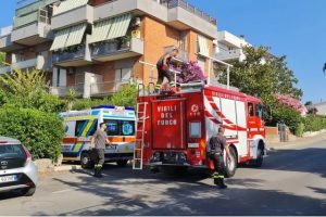 Santa Marinella, anziana si sente male nel suo appartamento: salvata dai Vigili del Fuoco