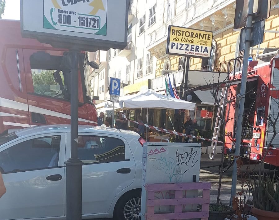 Civitavecchia, incendio allo storico ristorante “da Vitale”