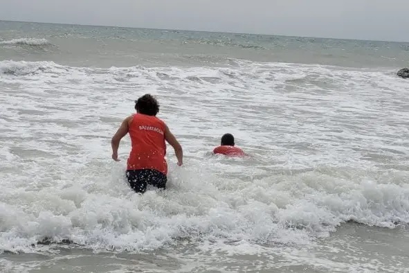 Santa Severa, si getta in mare per salvare una bimba: muore 60enne cerveterano
