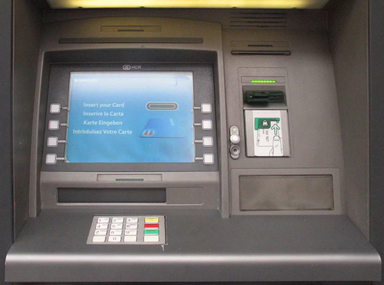 Allumiere – Via l’ultimo bancomat, adesso due comunità restano senza soldi spicci