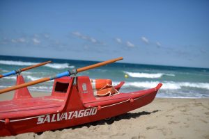 Torvaianica, nuova tragedia in spiaggia: egiziano 47enne muore annegato