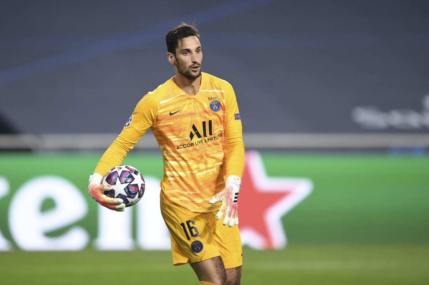 PSG, sospiro di sollievo: Sergio Rico ha lasciato l’ospedale